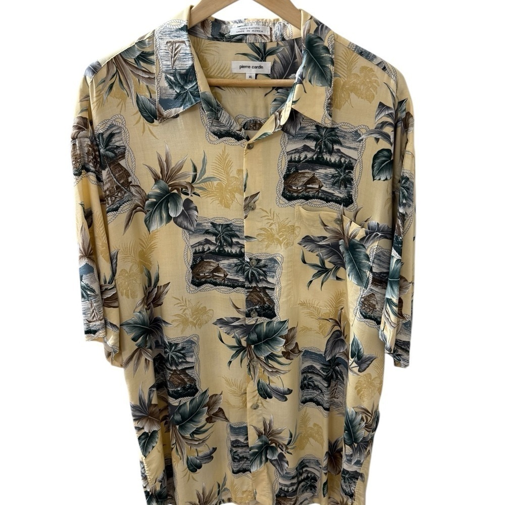 Pierre Cardin Size XL Mens 100% Rayon Hawaiian Shirt Floral Aloha Beach